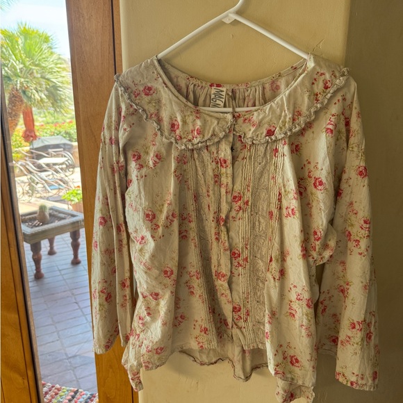 Magnolia Pearl Ana Lucia Blouse
1276- cottage - Picture 3 of 7